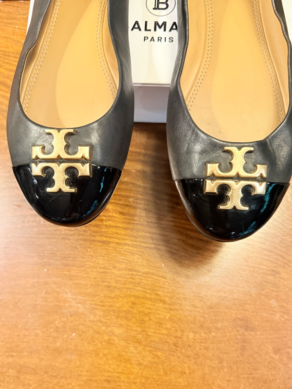 Tory Burch Everly Black Gold Leather Logo Cap-Toe Ballet Flats Size 10 - Picture 3 of 10